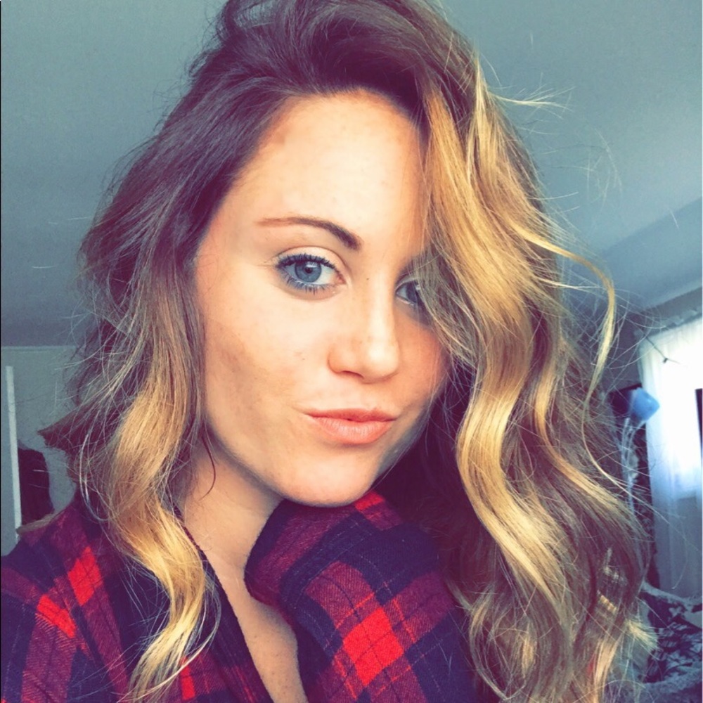 Meet your Posher, Cacey